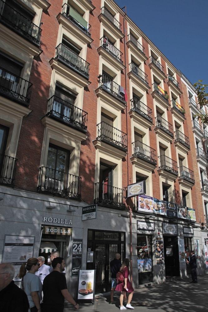 Atocha Hub Apartment Madrid Exterior photo